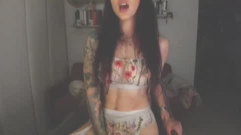 Snapshot of i_cant_believe_its_you chatting on 09-24-25, 04:49 Lana Banana online show from 09-24-25, 04:49