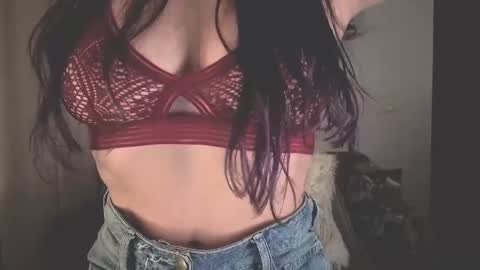 Snapshot of i_cant_believe_its_you chatting on 11-12-25, 03:07 Lana Banana online show from 11-12-25, 03:07