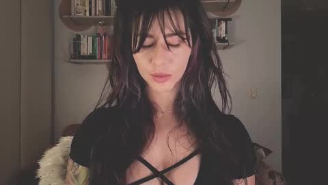 Snapshot of i_cant_believe_its_you chatting on 11-16-25, 04:29 Lana Banana online show from 11-16-25, 04:29