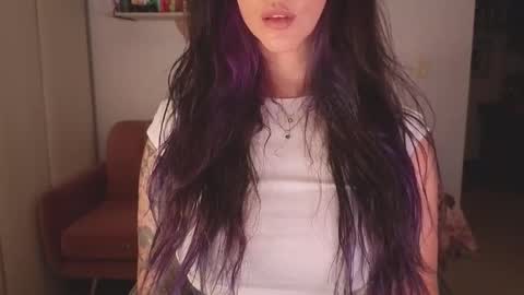 Snapshot of i_cant_believe_its_you chatting on 12-01-25, 03:33 Lana Banana online show from 12-01-25, 03:33