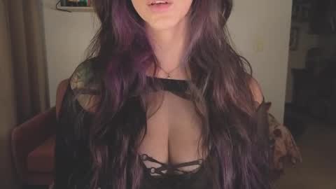 Snapshot of i_cant_believe_its_you chatting on 12-15-25, 02:49 Lana Banana online show from 12-15-25, 02:49