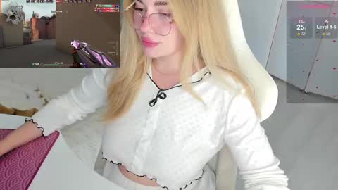 Snapshot of i_want_you_eva chatting on 10-10-25, 03:11 HiI am  EvaPVT is open  online show from 10-10-25, 03:11