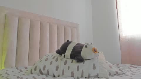 Snapshot of iamjulian_ chatting on 03-05-25, 02:34 Juliiiiian online show from 03-05-25, 02:34