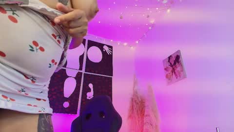 Snapshot of iamlola_ chatting on 12-18-25, 06:52 IM LOLA online show from 12-18-25, 06:52