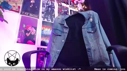 Snapshot of iammari_ chatting on 12-18-24, 10:35 Mari online show from 12-18-24, 10:35