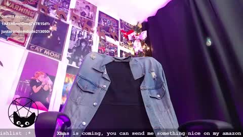 Snapshot of iammari_ chatting on 12-20-24, 01:36 Mari online show from 12-20-24, 01:36