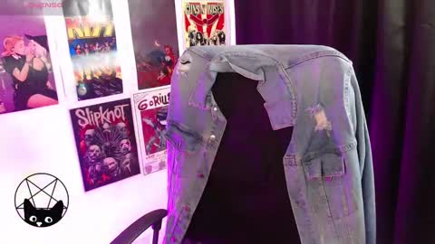 Snapshot of iammari_ chatting on 01-30-25, 10:30 Mari online show from 01-30-25, 10:30