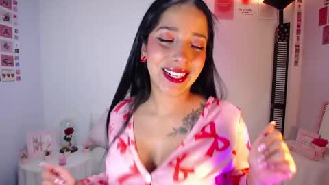 Snapshot of iamroxanne chatting on 05-17-26, 04:58 Camila online show from 05-17-26, 04:58