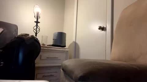 iamtheone403 online show from 10-12-25, 03:11