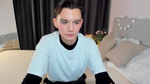 Snapshot of ian_harrickton chatting on 02-08-26, 05:44 ian online show from 02-08-26, 05:44