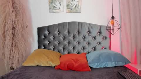 Snapshot of iangel_ chatting on 10-24-25, 04:31 ian online show from 10-24-25, 04:31