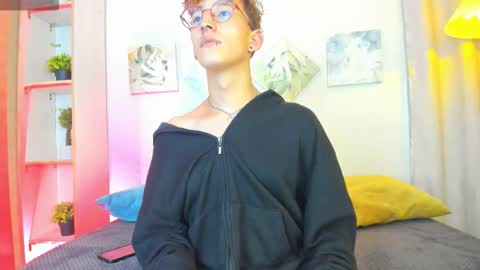 Snapshot of iangel_ chatting on 11-16-25, 02:28 ian online show from 11-16-25, 02:28