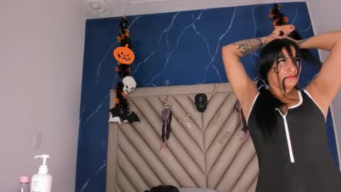 Snapshot of ibbie_ chatting on 10-27-25, 12:20 ibbie_ online show from 10-27-25, 12:20