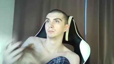 MAX online show from 02-04-25, 12:11