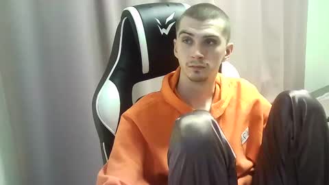 MAX online show from 02-11-25, 04:24