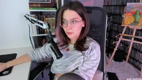 Julia online show from 02-24-25, 09:41