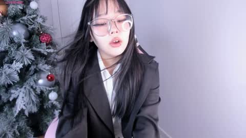 Snapshot of ichigo_o chatting on 12-29-24, 06:03 Hitomi online show from 12-29-24, 06:03