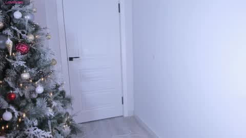 Snapshot of ichigo_o chatting on 01-02-25, 09:11 Hitomi online show from 01-02-25, 09:11