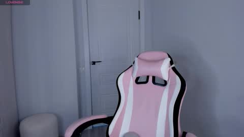 Snapshot of ichigo_o chatting on 10-02-25, 09:55 Hitomi online show from 10-02-25, 09:55