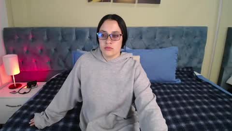 Snapshot of icysweetcam chatting on 12-15-24, 11:34 Icy online show from 12-15-24, 11:34