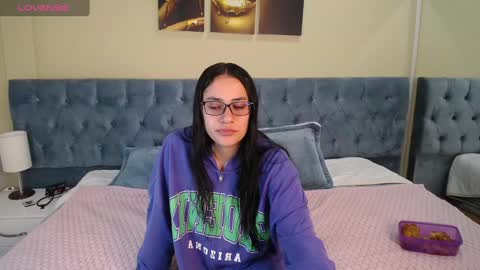 Snapshot of icysweetcam chatting on 12-20-24, 11:43 Icy online show from 12-20-24, 11:43