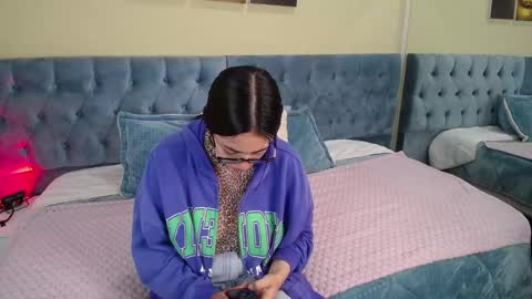 Snapshot of icysweetcam chatting on 12-22-24, 11:33 Icy online show from 12-22-24, 11:33