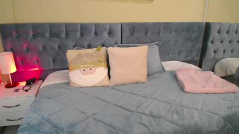 Snapshot of icysweetcam chatting on 12-23-24, 11:36 Icy online show from 12-23-24, 11:36