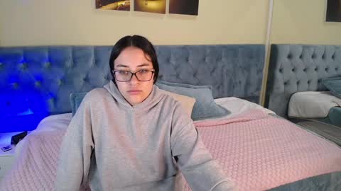 Snapshot of icysweetcam chatting on 12-28-24, 11:19 Icy online show from 12-28-24, 11:19