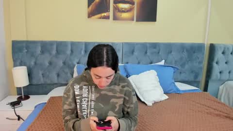 Snapshot of icysweetcam chatting on 01-31-25, 11:35 Icy online show from 01-31-25, 11:35