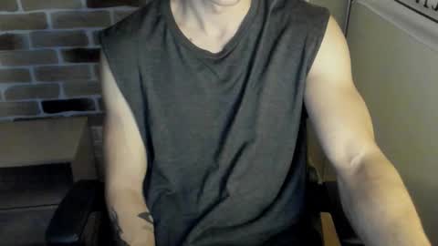 Snapshot of idkiww chatting on 10-23-25, 08:18 yo online show from 10-23-25, 08:18