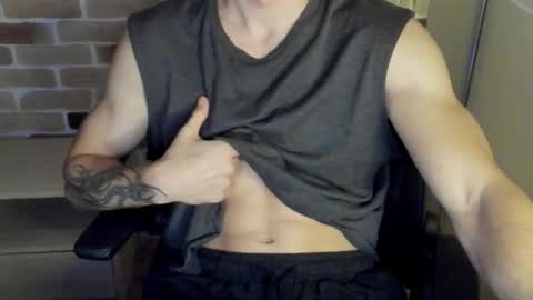 Snapshot of idkiww chatting on 10-25-25, 08:14 yo online show from 10-25-25, 08:14