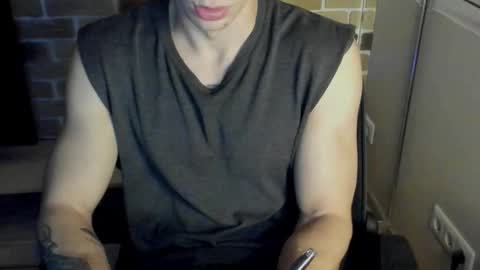 Snapshot of idkiww chatting on 11-18-25, 08:24 yo online show from 11-18-25, 08:24