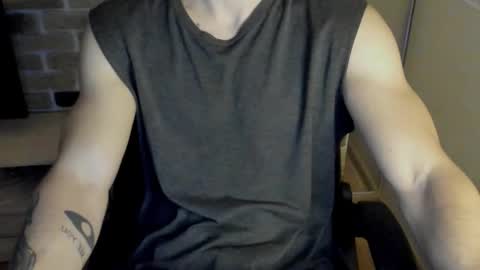 Snapshot of idkiww chatting on 11-20-25, 07:24 yo online show from 11-20-25, 07:24