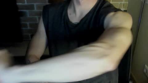 Snapshot of idkiww chatting on 11-21-25, 07:34 yo online show from 11-21-25, 07:34