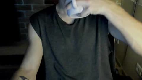 Snapshot of idkiww chatting on 11-23-25, 08:19 yo online show from 11-23-25, 08:19