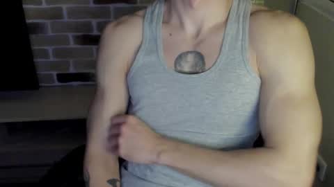 Snapshot of idkiww chatting on 11-26-25, 07:48 yo online show from 11-26-25, 07:48