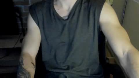 Snapshot of idkiww chatting on 11-28-25, 09:50 yo online show from 11-28-25, 09:50