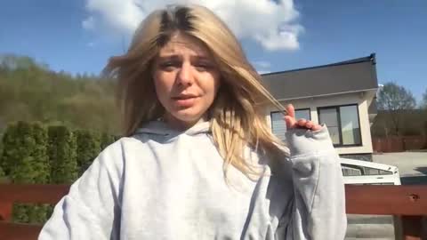 Little Flower online show from 04-17-26, 01:58