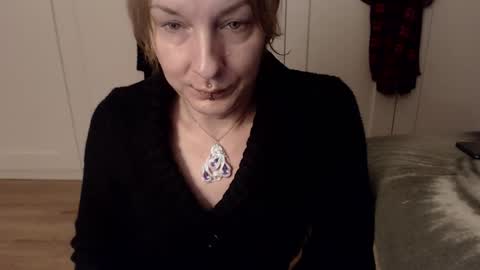 Snapshot of ifk_donkeysfr chatting on 12-16-25, 06:57 Ifk Donkeys online show from 12-16-25, 06:57