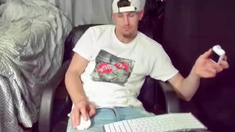 Snapshot of igetherwetter chatting on 02-14-25, 06:12 Amiri Roue online show from 02-14-25, 06:12