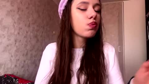 Sofy online show from 04-28-26, 06:07