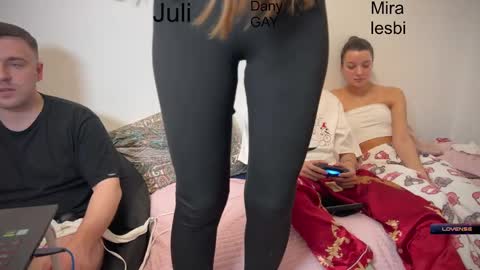 Julia and Mira online show from 01-09-25, 04:39