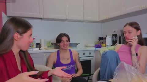 Julia and Mira online show from 11-28-25, 08:50