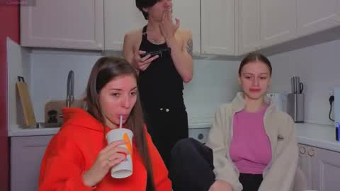 Julia and Mira online show from 12-01-25, 09:14