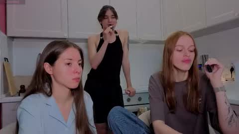 Julia and Mira online show from 12-20-25, 10:00