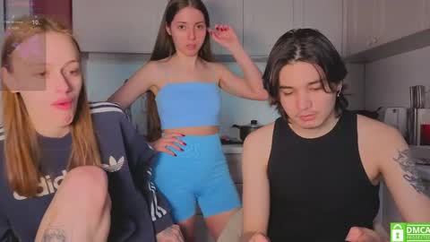 Julia and Mira online show from 04-16-26, 05:41