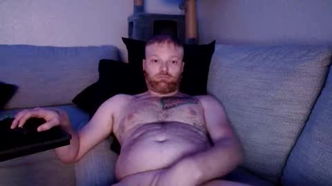 Snapshot of iheartpenguins chatting on 12-17-25, 08:20 pattttt online show from 12-17-25, 08:20