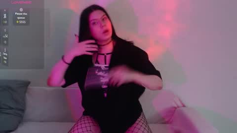Snapshot of iintimate_flesh chatting on 10-18-25, 10:05 Vella online show from 10-18-25, 10:05