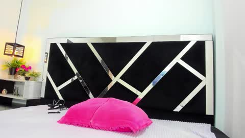 Isabella online show from 01-17-26, 01:27