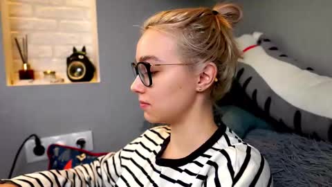 ileanacampbel online show from 02-27-25, 04:52